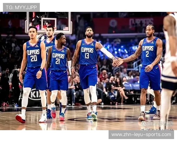 乔治防守端关键发挥,洛杉矶保持领先 乔治防守端关键发挥,洛杉矶保持领先